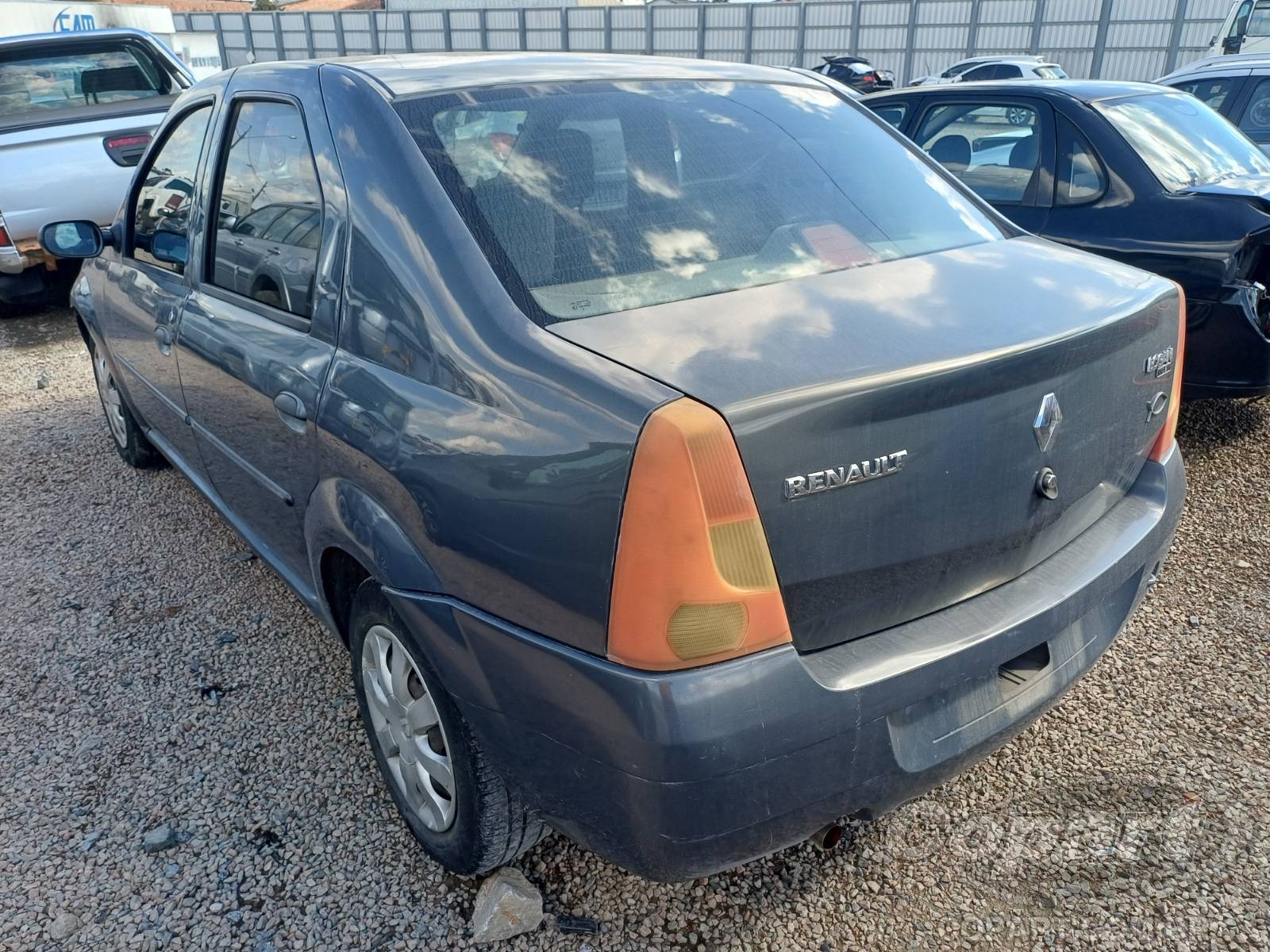 2009 RENAULT LOGAN — foto 3 de 10
