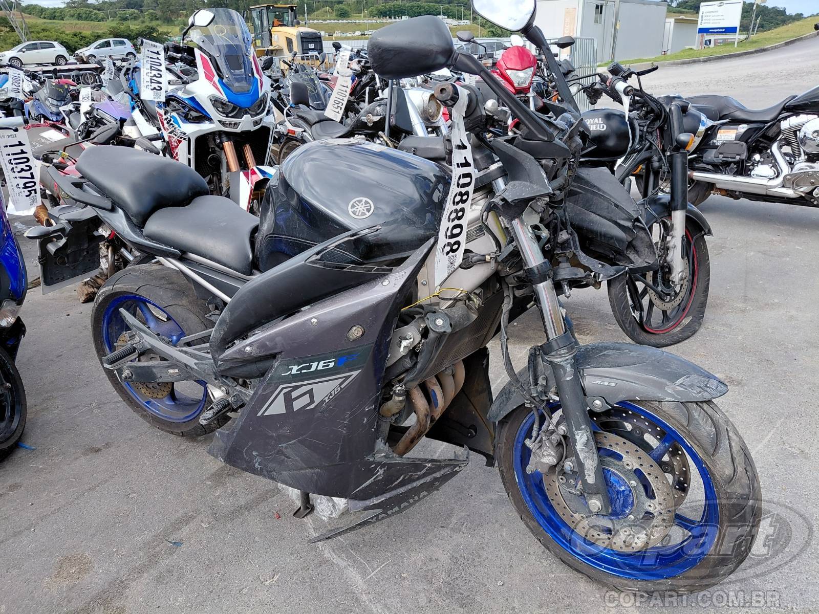 Veículo YAMAHA XJ6 Yamaha XJ6 F 600 ABS 2015 2015 em leilão