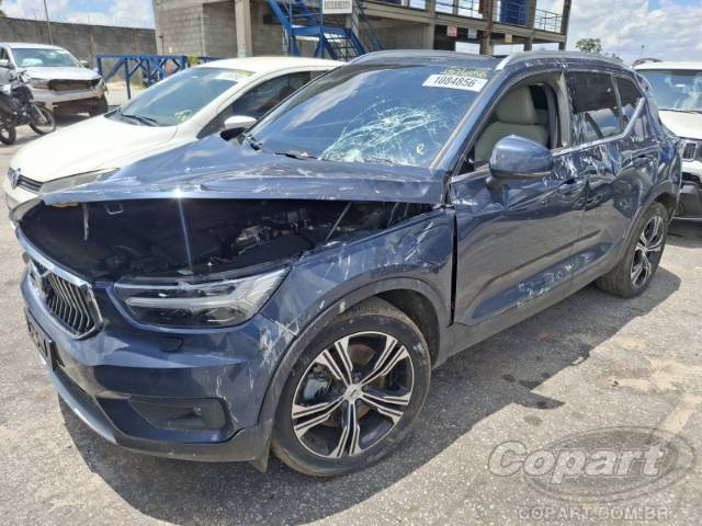 2021 VOLVO XC40 