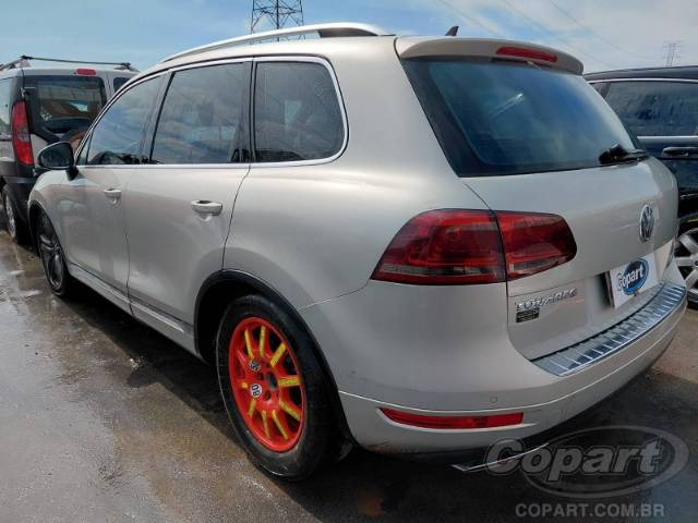 2014 VOLKSWAGEN TOUAREG 