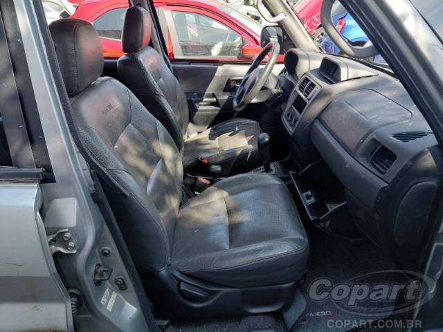 2005 MITSUBISHI PAJERO TR4 