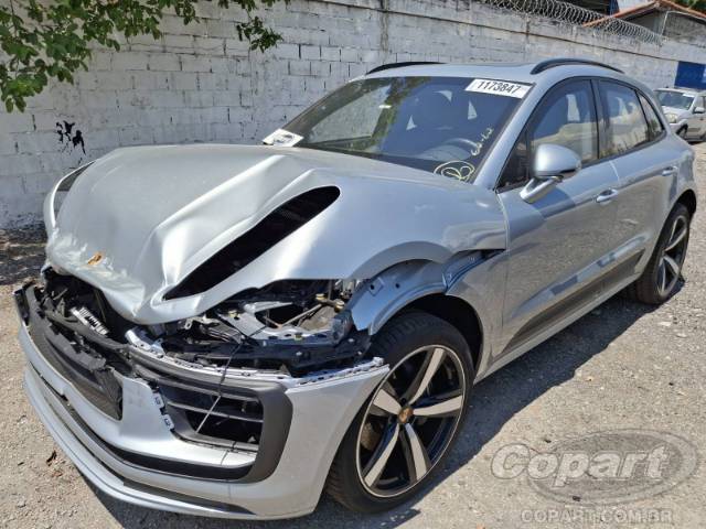 2025 PORSCHE MACAN 
