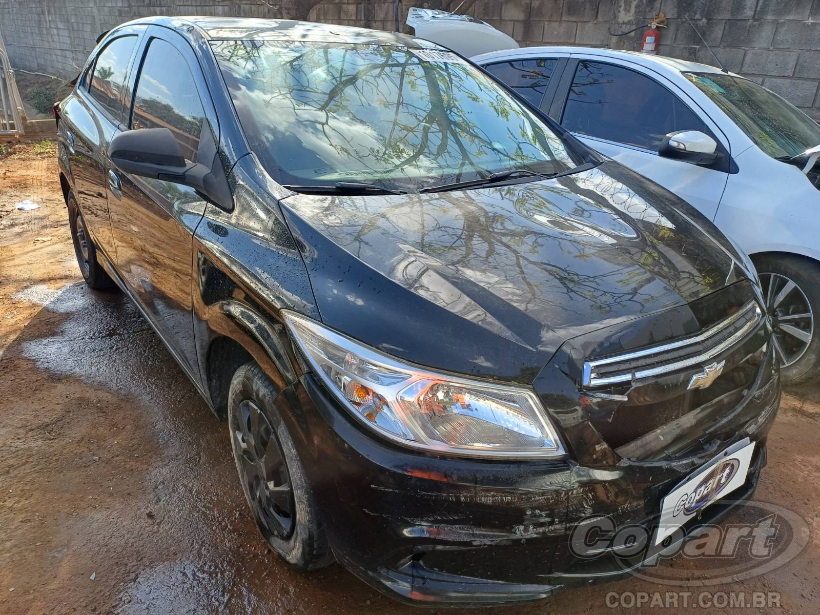 Veículo GM - Chevrolet Onix 2015 CHEVROLET ONIX LT 1.0 SPE FLEXIVEL ALCOOL/GASOLINA 2015 em leilão