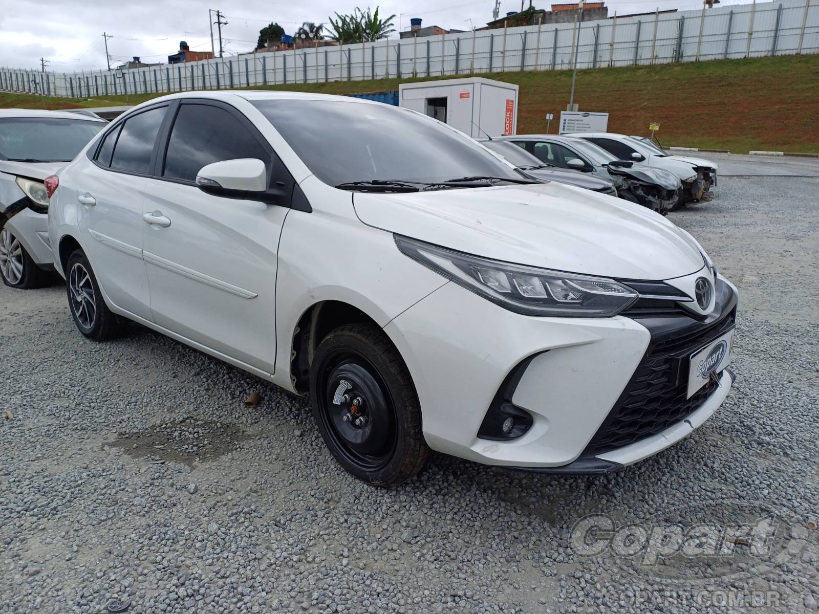 Veículo Toyota Yaris Toyota Yaris Seda XLS 1.5 16V 2024 Médio Dano Lateral 2024 em leilão