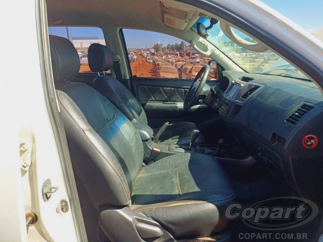 2015 TOYOTA HILUX CD 