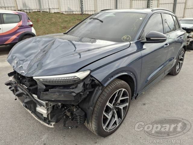 2025 AUDI Q6 e-tron 
