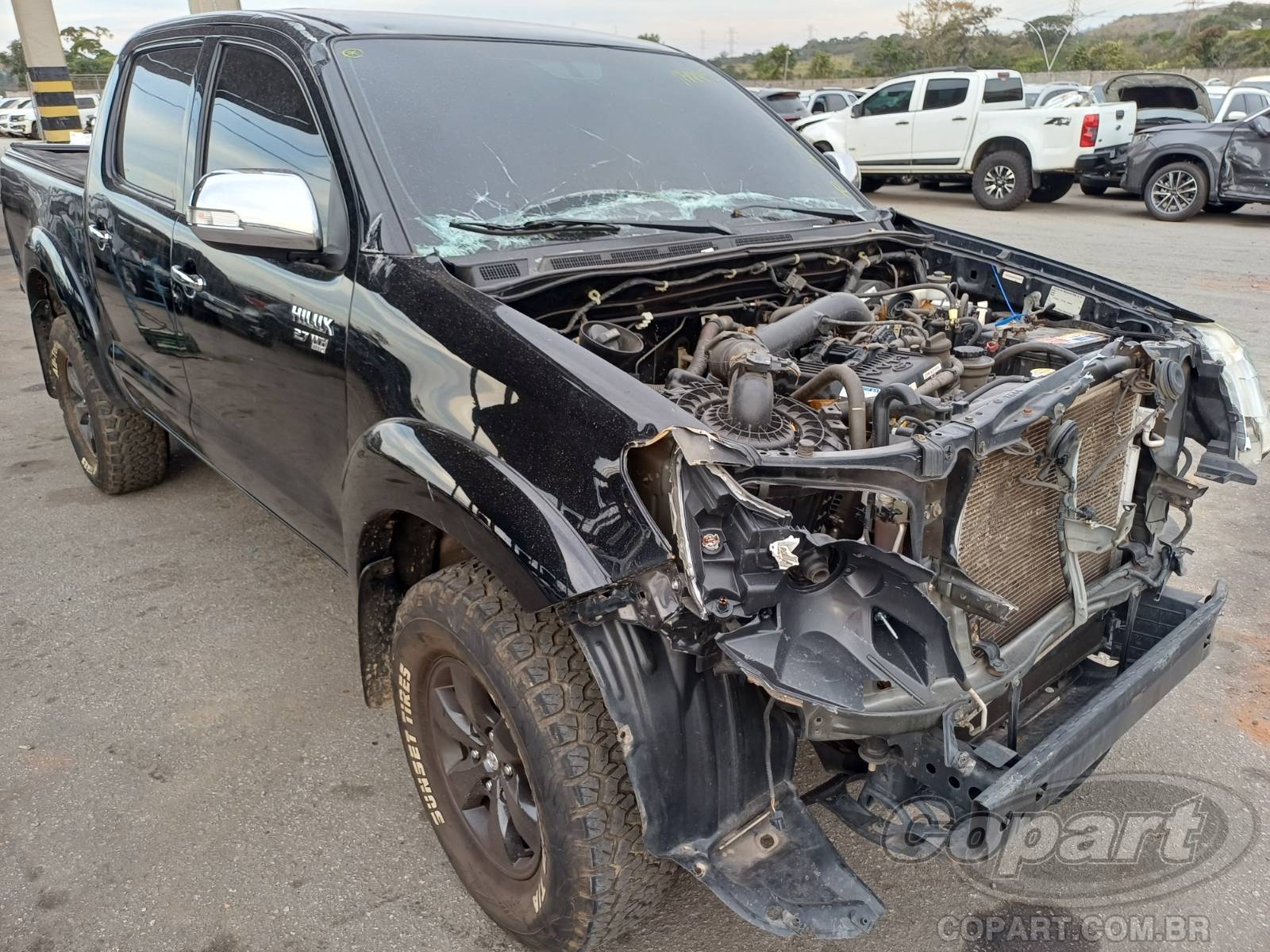 Toyota Hilux CD 2015 em leilão