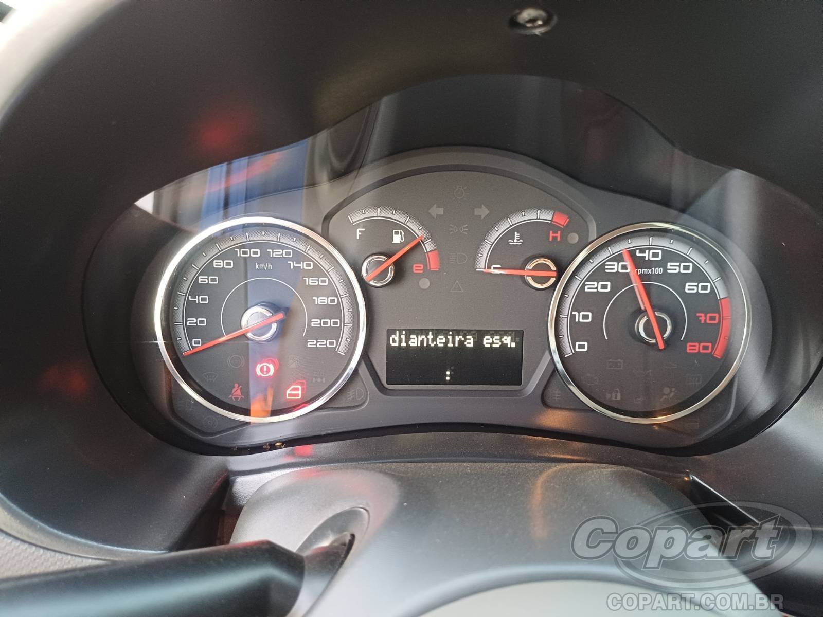 Foto 8 de 10: 2015 FIAT GRAND SIENA