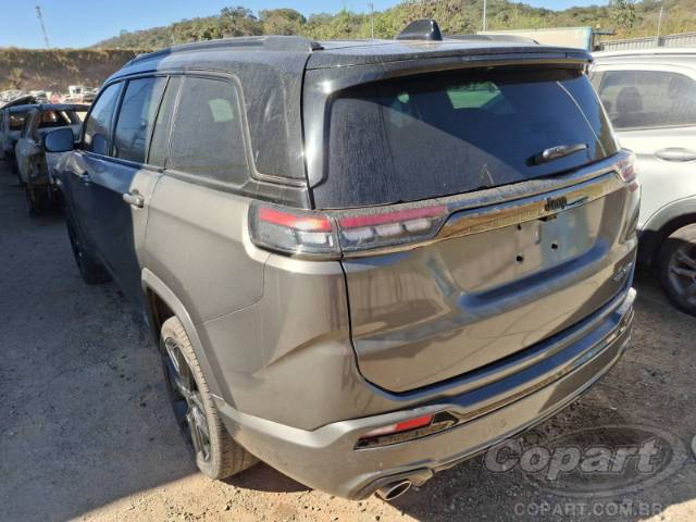 2025 JEEP COMMANDER 