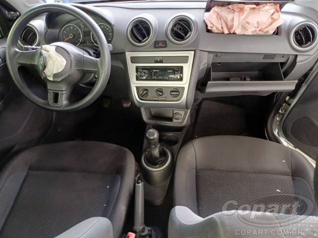 2016 VOLKSWAGEN VOYAGE 