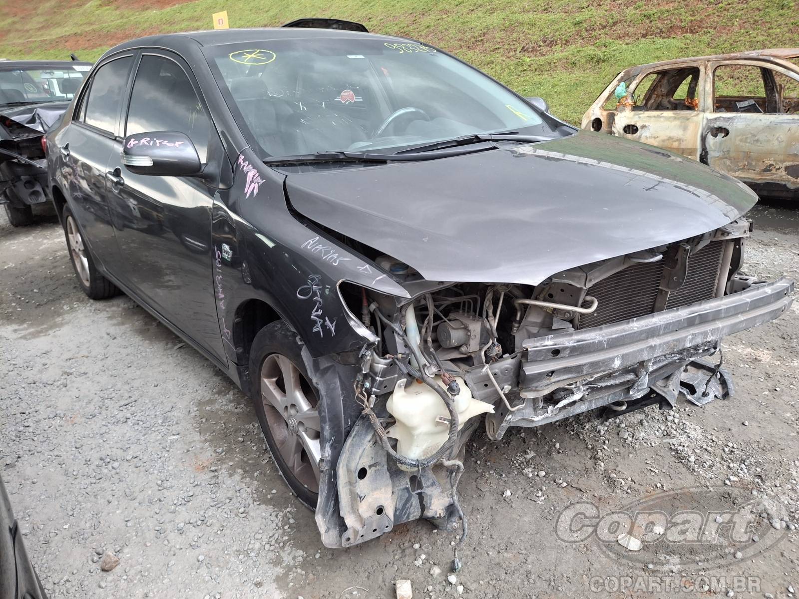 Toyota Corolla XEi 2.0 16V Dual VVT-i 2013 Médio Dano Frontal