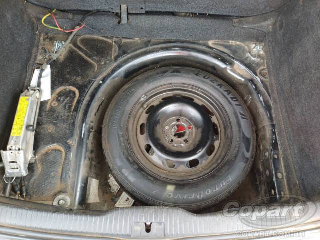2002 VOLKSWAGEN GOLF 