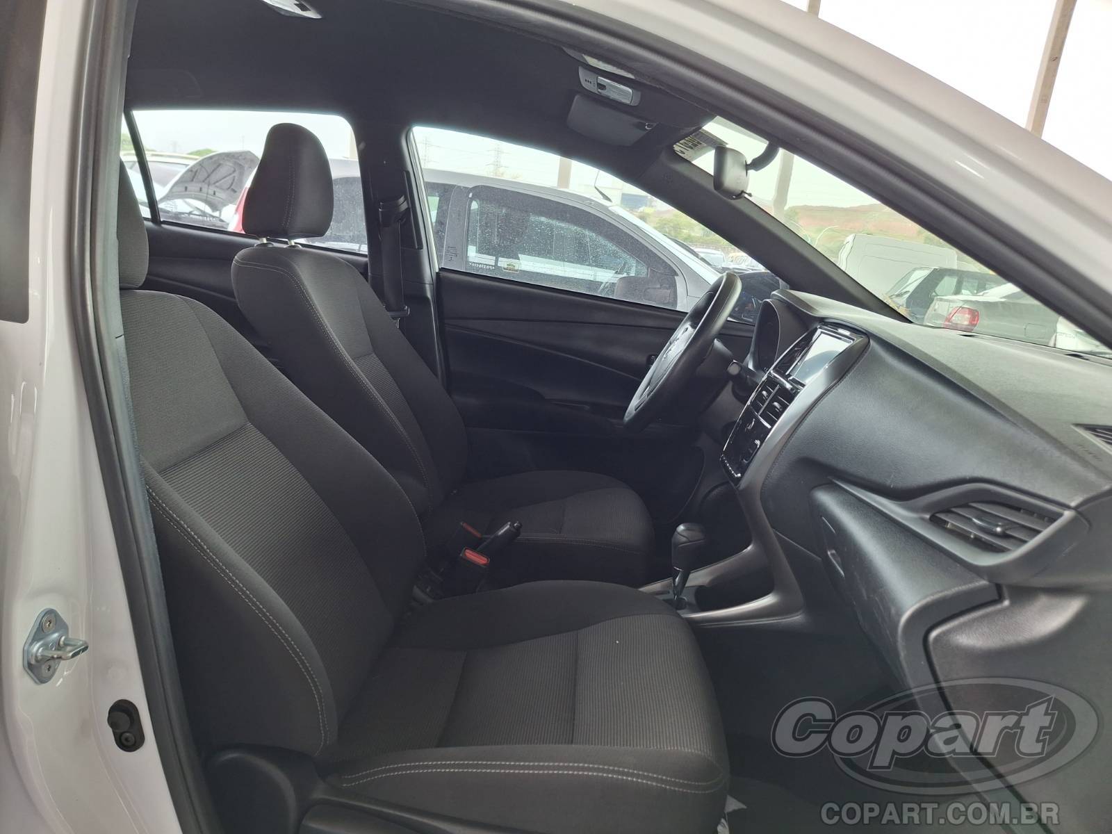 2023 TOYOTA YARIS — foto 5 de 10