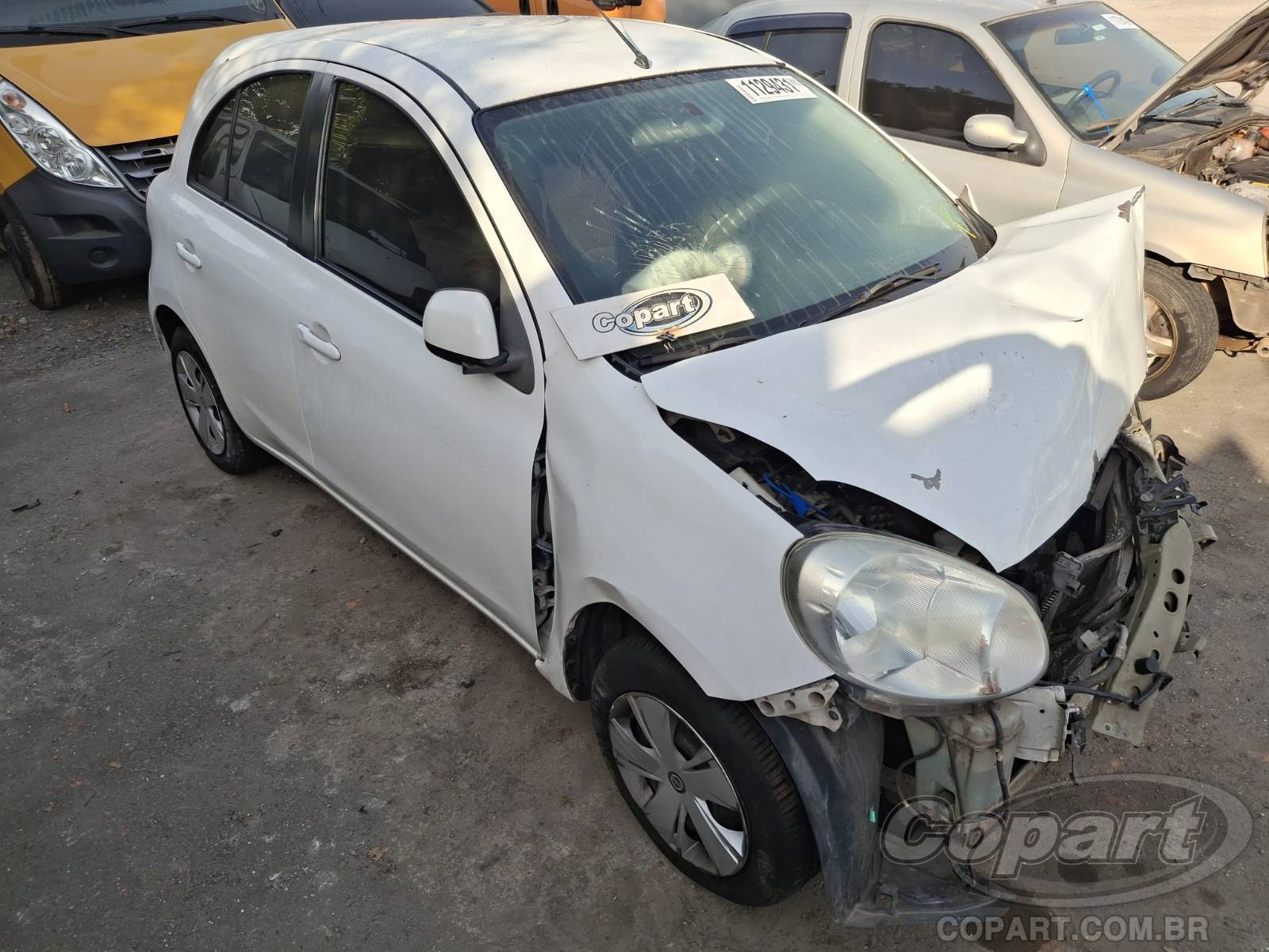 Nissan March 2014 em leilão — SP