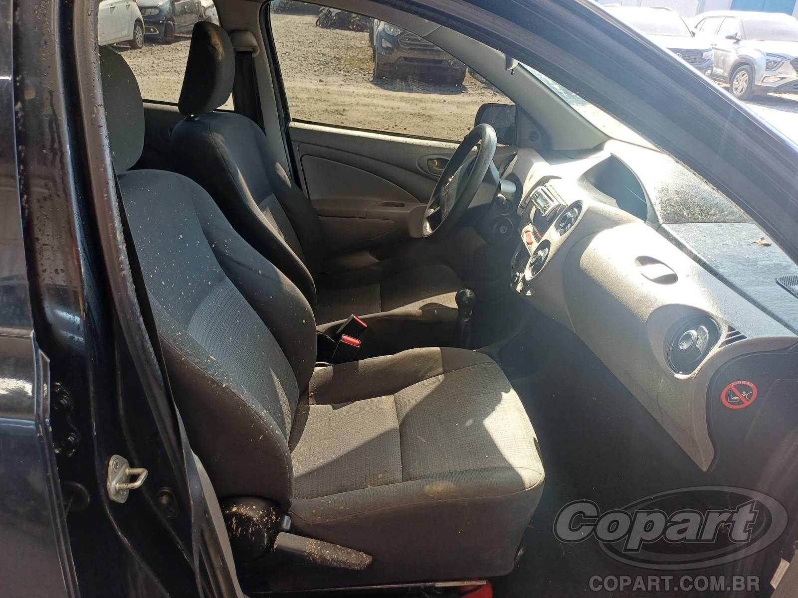2013 TOYOTA ETIOS SEDA — foto 5 de 10