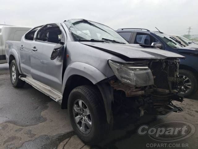 2015 TOYOTA HILUX CD 