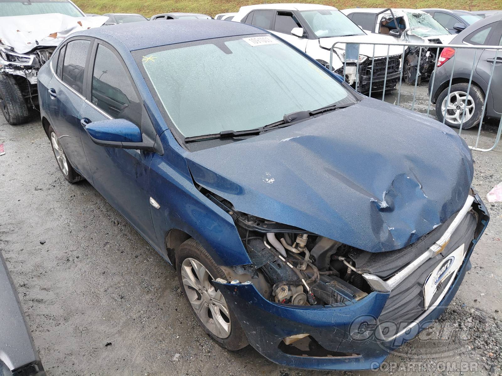 Chevrolet Onix Plus 2020 - Motor dá partida, leilão de colisão média