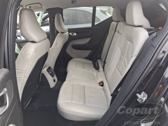 2022 VOLVO XC40 