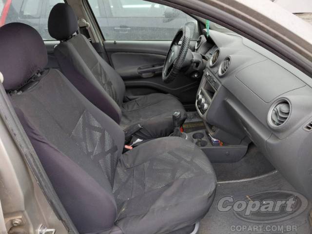 2012 VOLKSWAGEN VOYAGE 