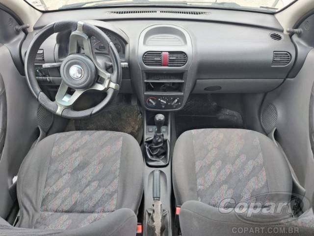 2002 CHEVROLET CORSA SEDAN 