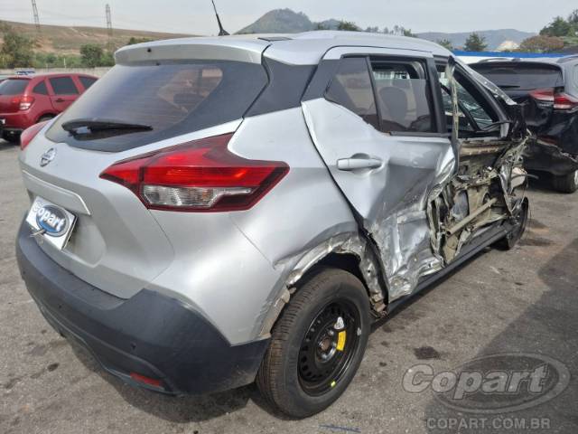 2019 NISSAN KICKS 