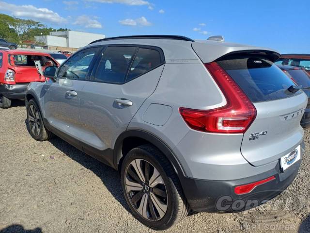 2023 VOLVO XC40 