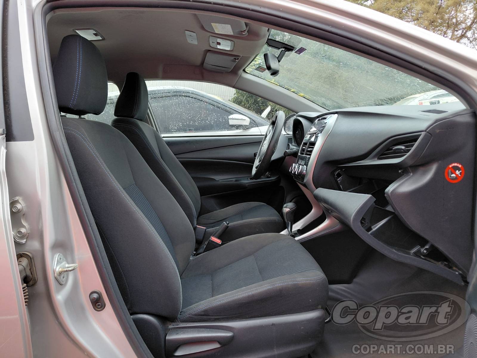 2019 TOYOTA YARIS SEDA — foto 5 de 10