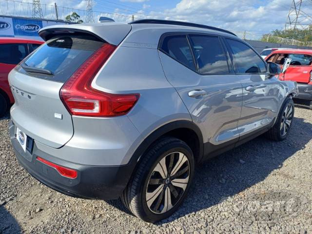 2023 VOLVO XC40 
