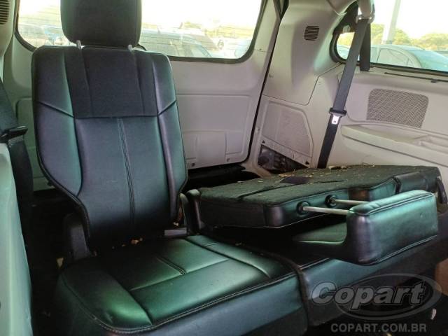 2011 CHRYSLER TOWN   COUNTRY 