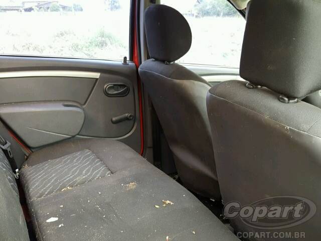 Foto 6 de 10: 2011 RENAULT LOGAN