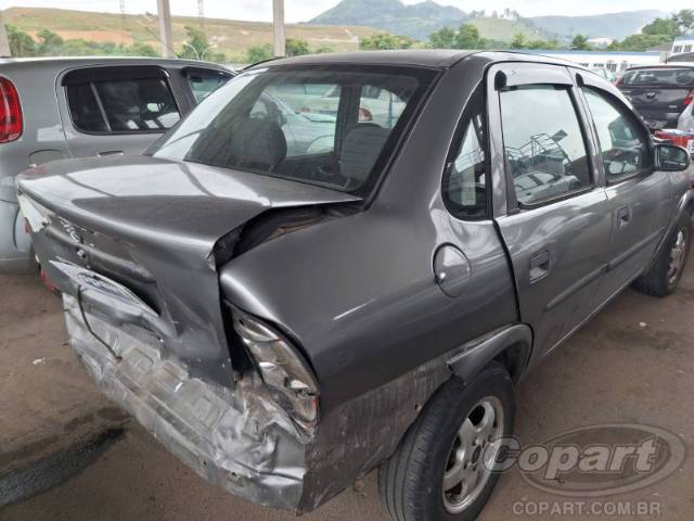 2004 CHEVROLET CORSA SEDAN 