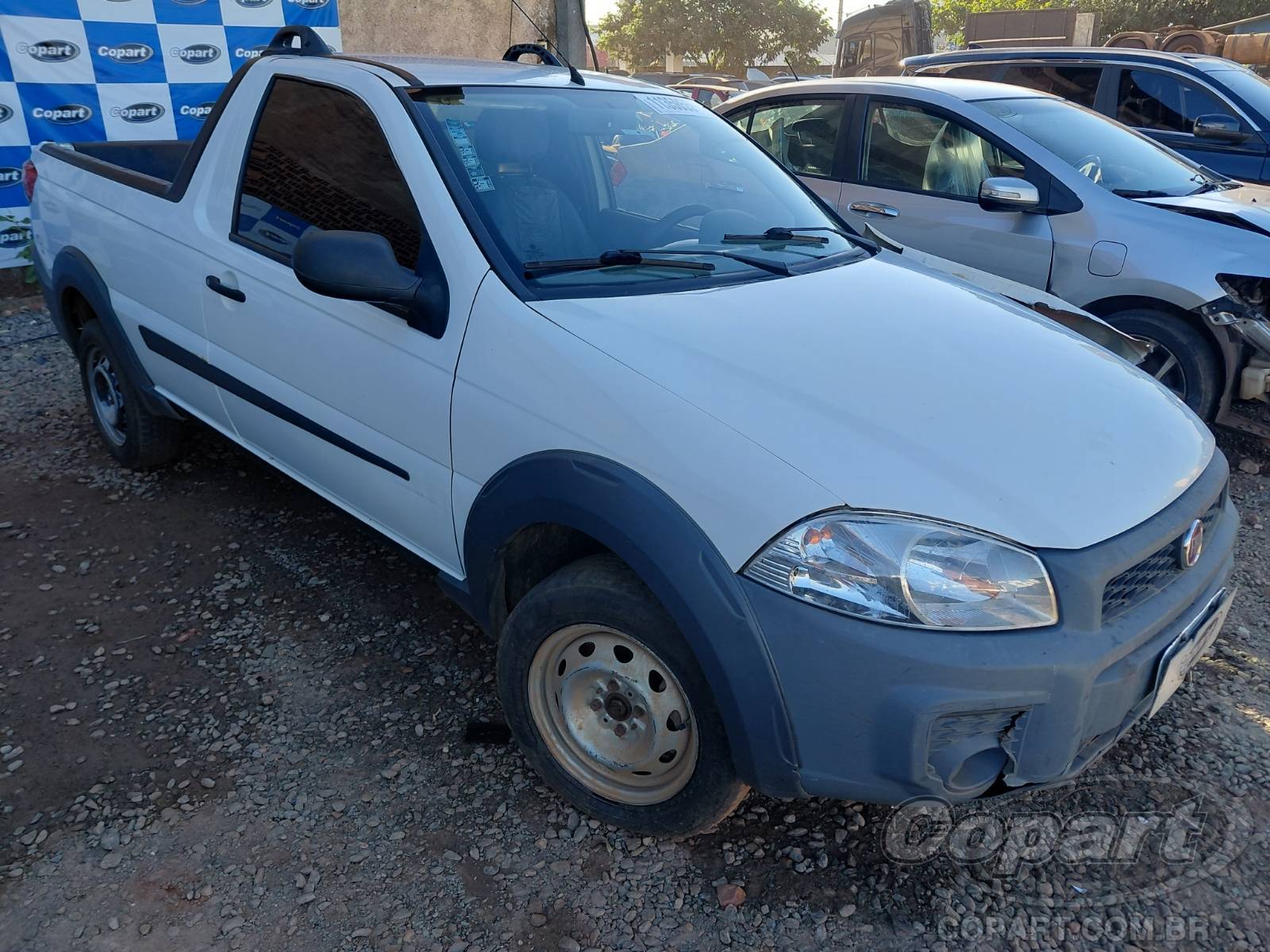 Fiat Strada 2015 em leilão