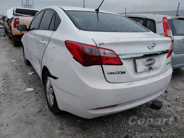 2015 HYUNDAI HB20S 