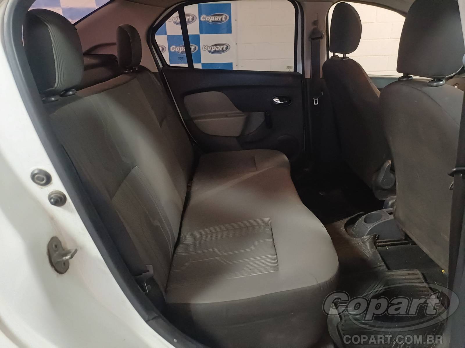 Foto 6 de 10: 2015 RENAULT LOGAN