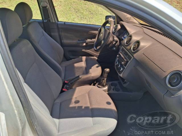 2011 VOLKSWAGEN VOYAGE 