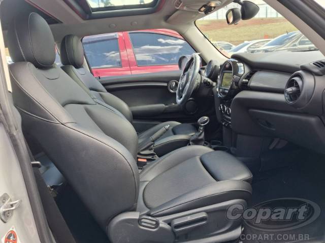 2018 MINI COOPER 