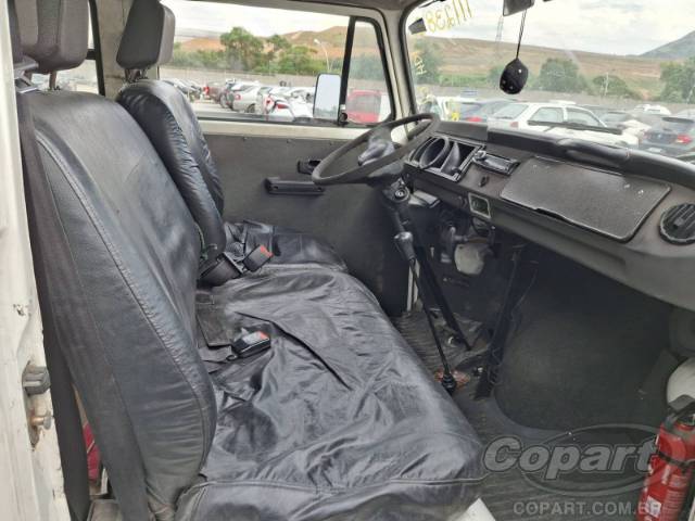 2011 VOLKSWAGEN KOMBI 