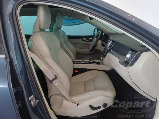 2022 VOLVO XC60 