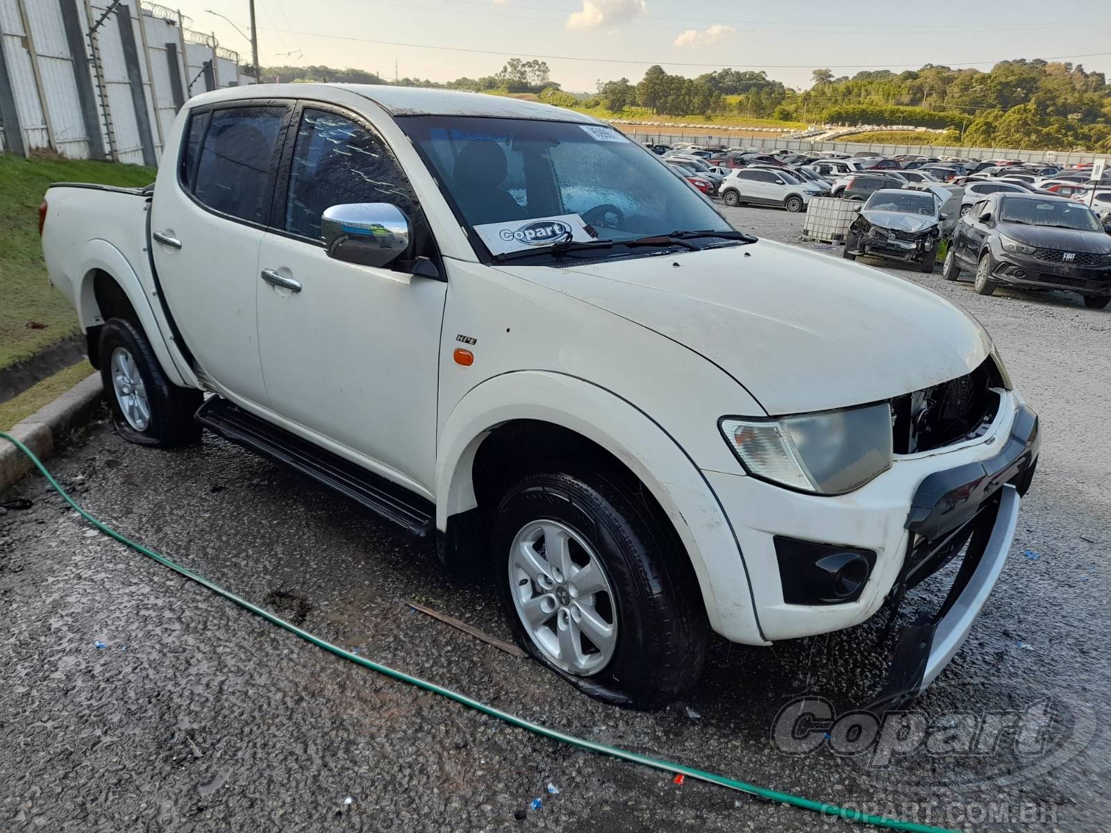 Veículo Mitsubishi L200 Mitsubishi L200 Triton HPE 3.2 Turbo 2011 Pequena Monta 2011 em leilão