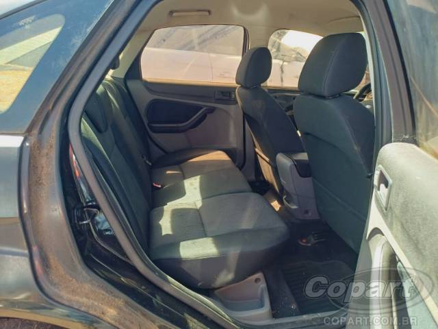 2009 FORD FOCUS SEDAN 