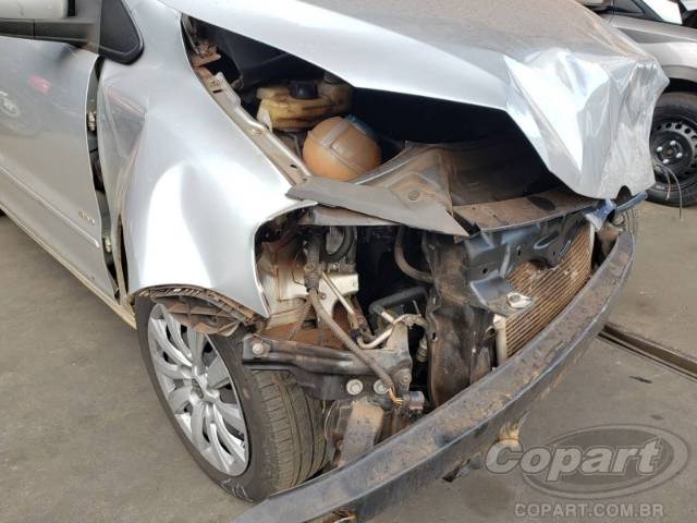 2011 VOLKSWAGEN FOX 