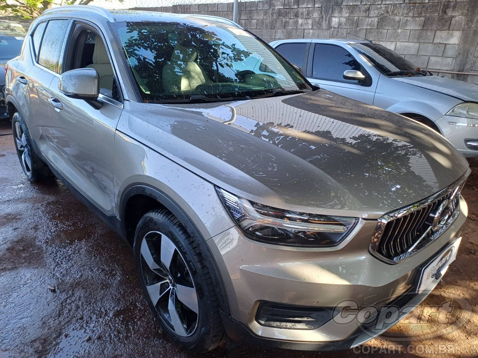 2021 VOLVO XC40 SUV Pequenos