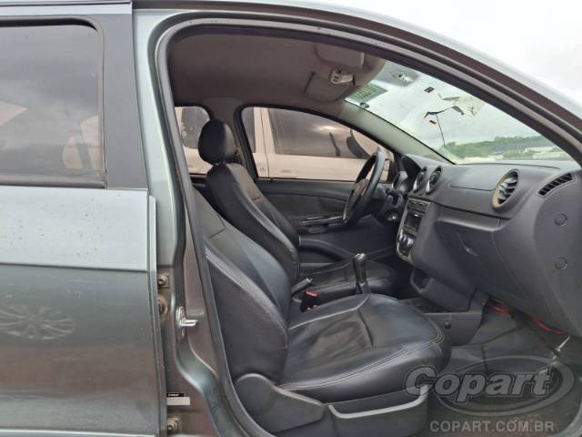 2011 VOLKSWAGEN VOYAGE 