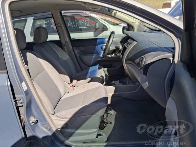 2011 NISSAN LIVINA 
