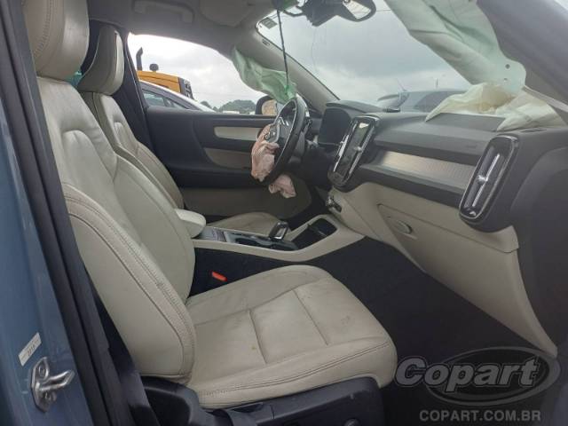 2020 VOLVO XC40 