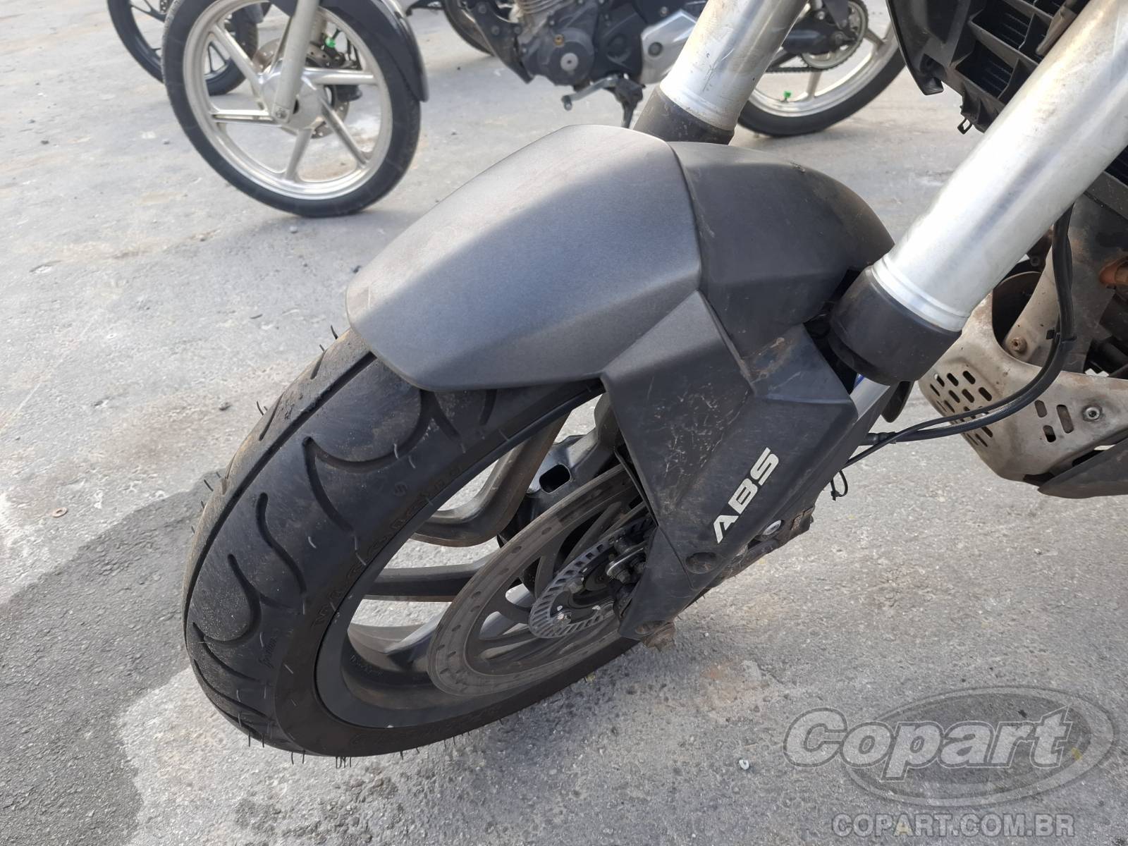 Foto 8 de 10: 2025 BAJAJ DOMINAR