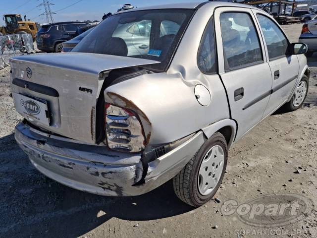 2001 CHEVROLET CORSA SEDAN 