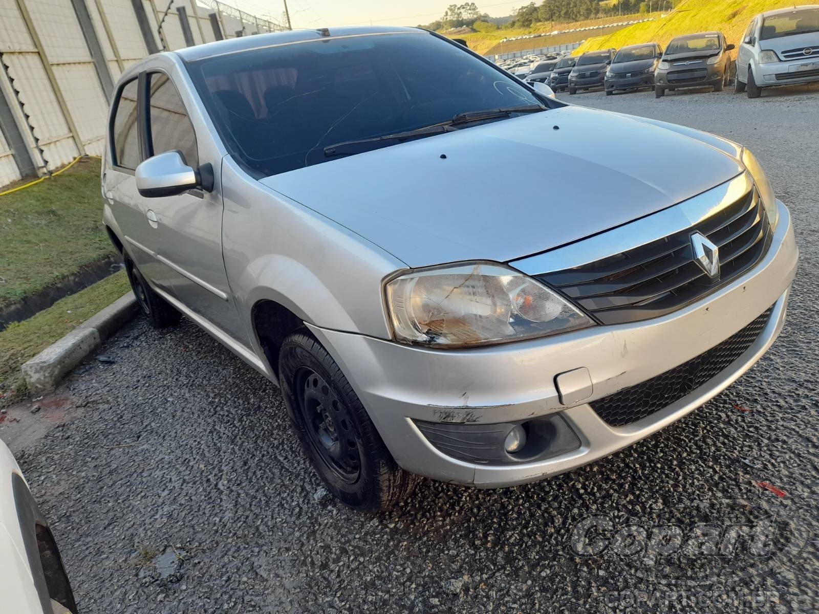 Veículo Renault Logan RENAULT LOGAN Expression 1.6 Hi-Power 2013 2013 em leilão