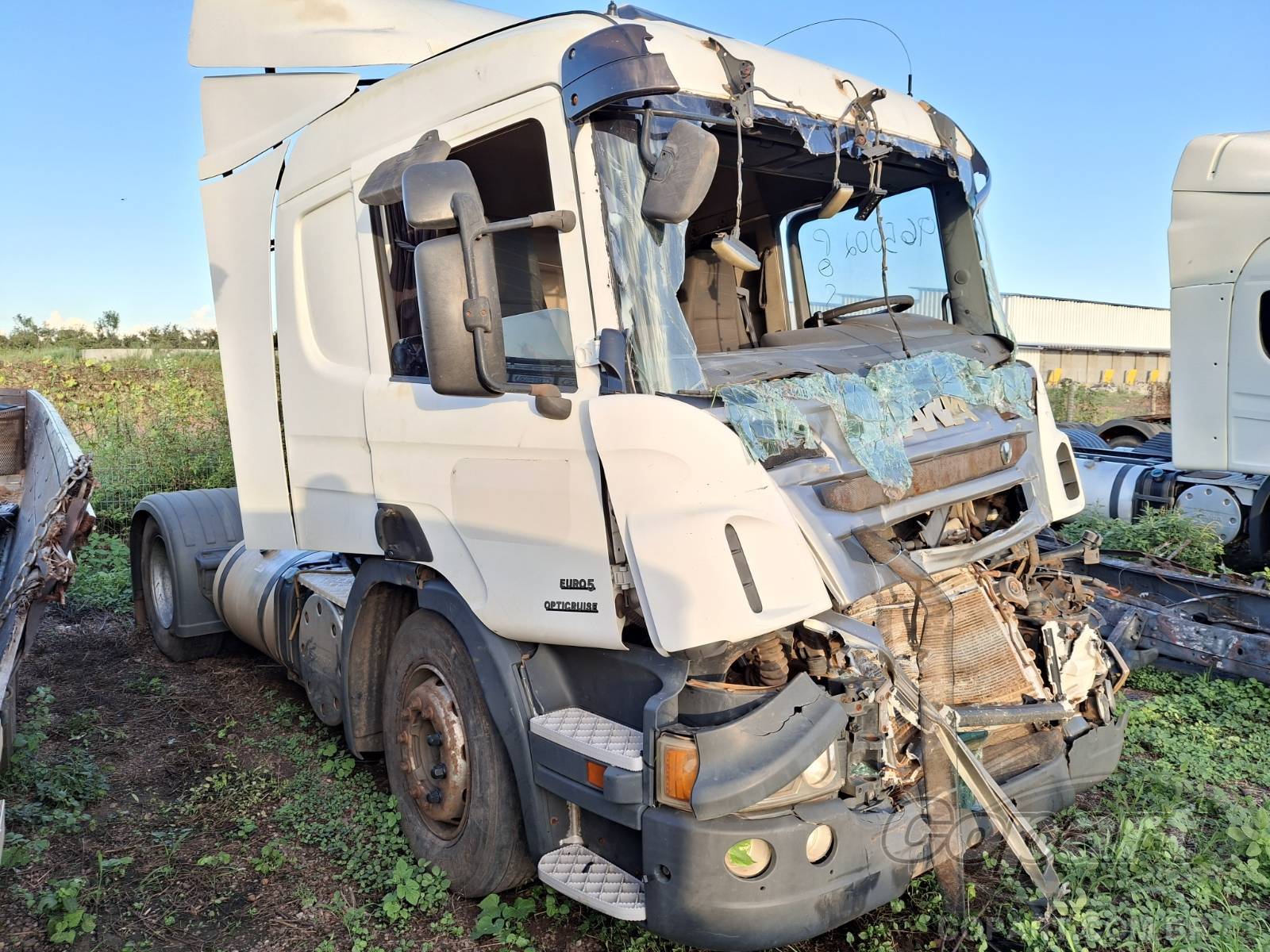 Veículo SAAB-SCANIA Scania Scania P 360 2013 Caminhão Médio Monta Colisão 2013 em leilão