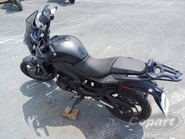 2025 BAJAJ DOMINAR 